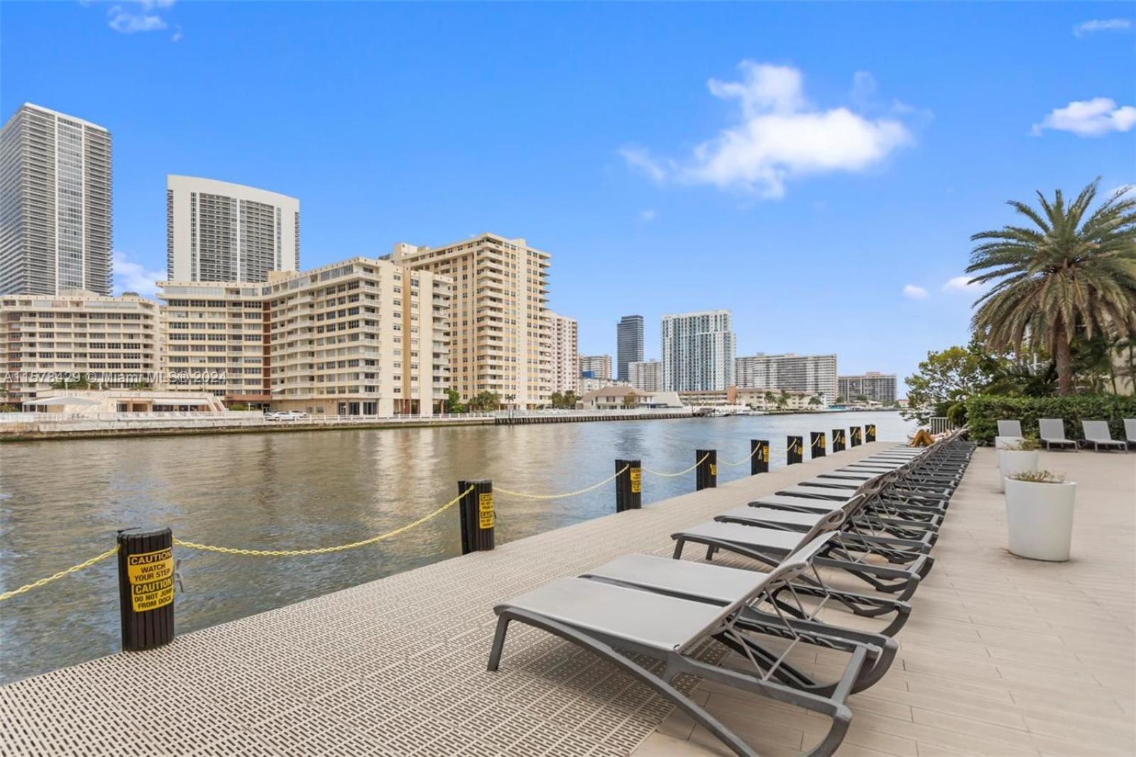 Vila 2602 E Hallandale Beach Blvd 1 Br Exteriér fotografie