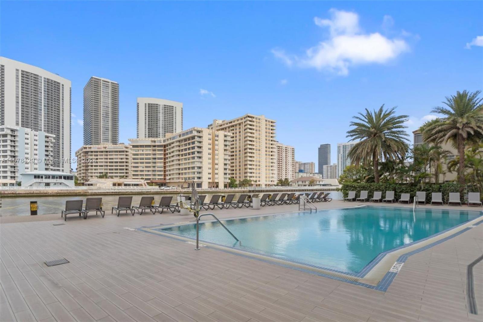 Vila 2602 E Hallandale Beach Blvd 1 Br Exteriér fotografie